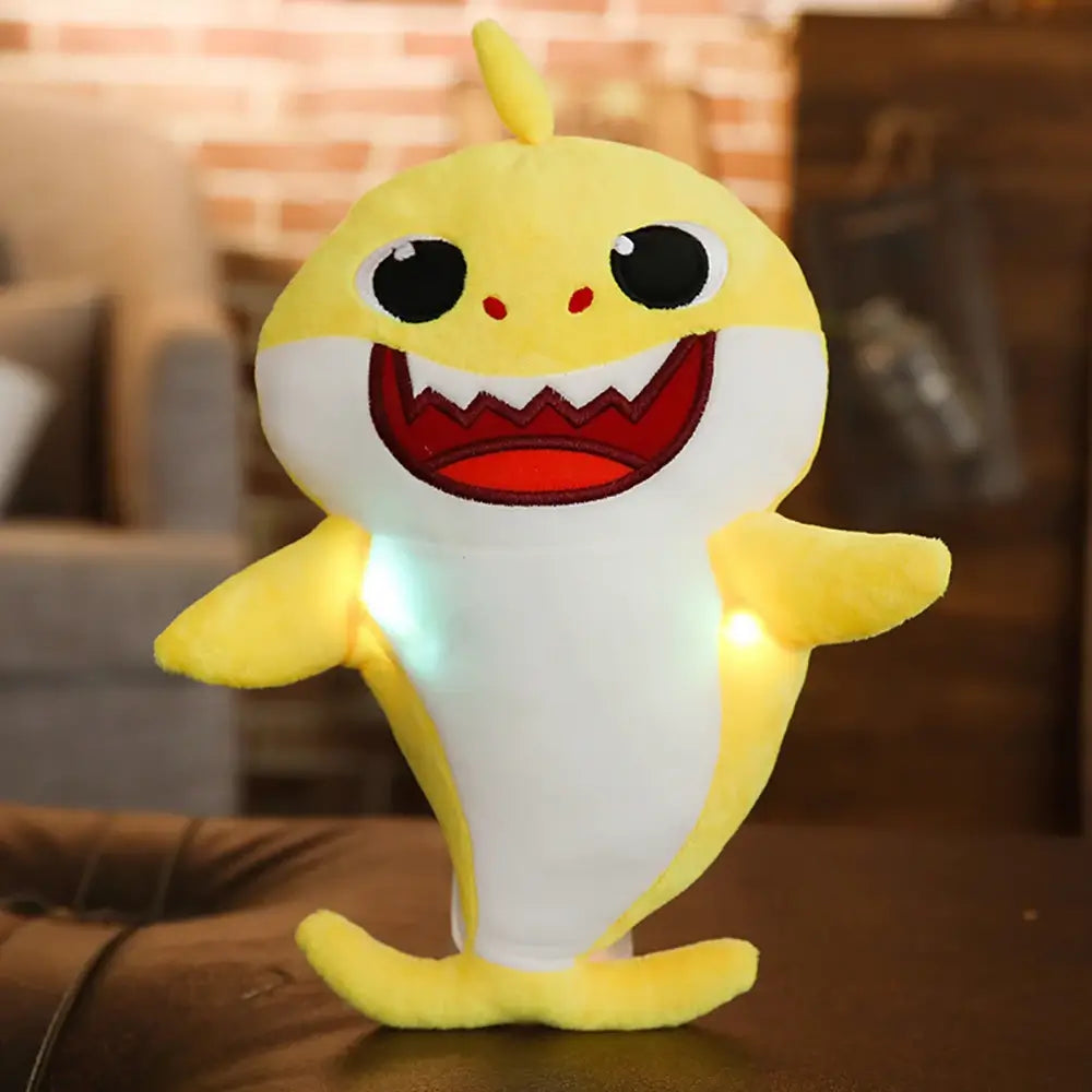 Dreamland Baby Shark Plushie Leuchtender Hai Spielzeug Familienpuppen TheToddly